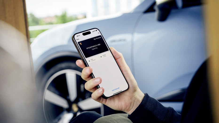 Porsche Macan EV 2026 keys