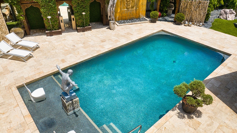 Swimming pool