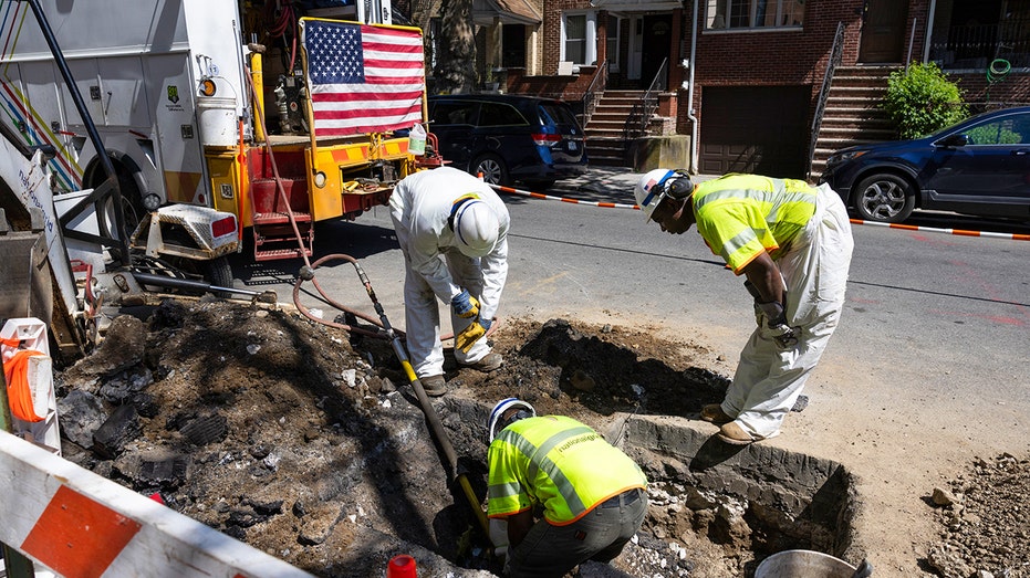 NYC construction workers on street
