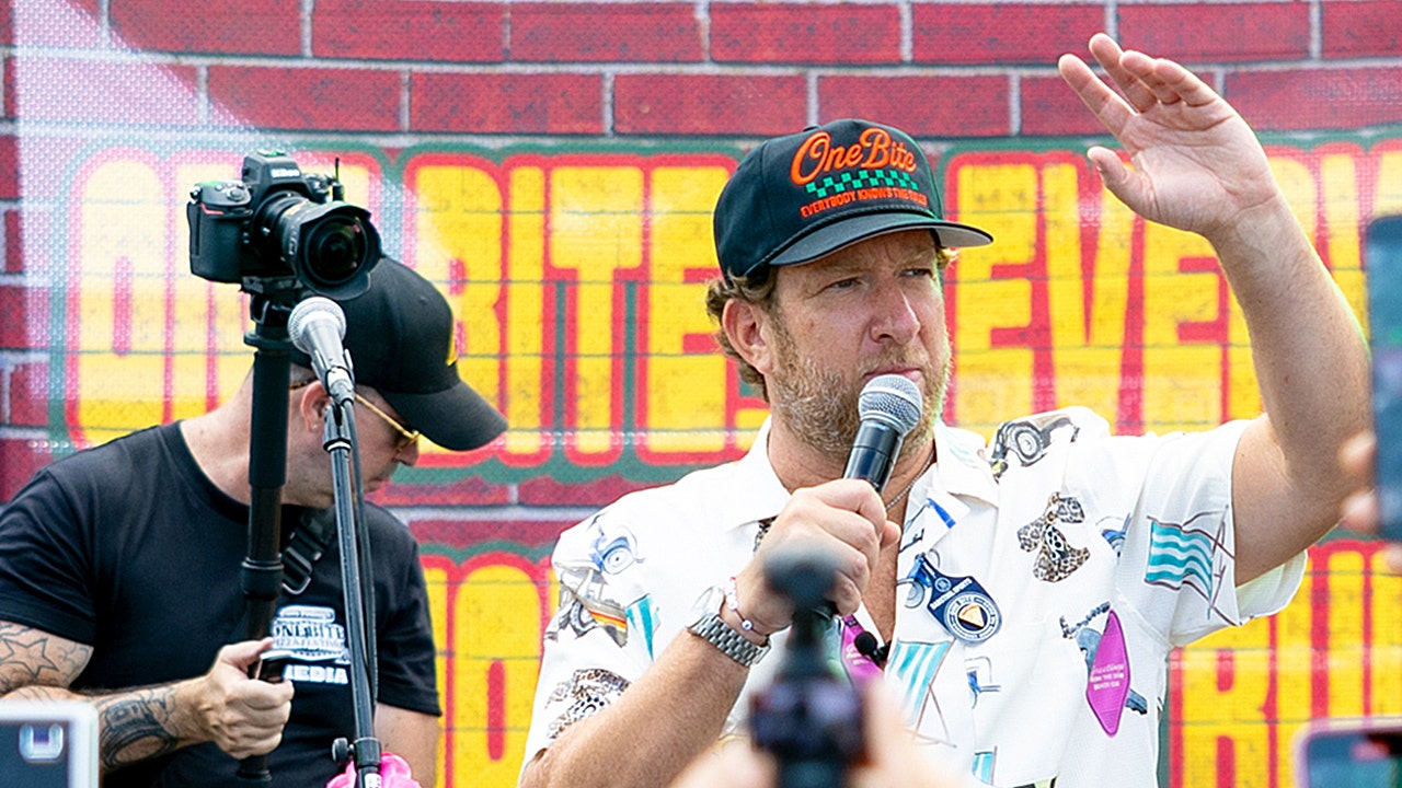 Portnoy hosts ‘One Bite’ pizza fest for more than 10,000 people in New York City