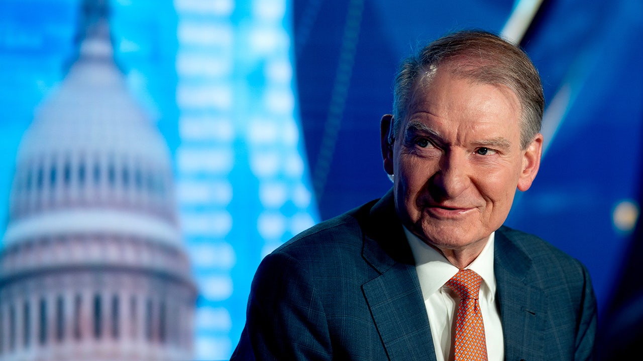 The SEC chairman Paul Atkins is controlled by 401 (k) a private access plan