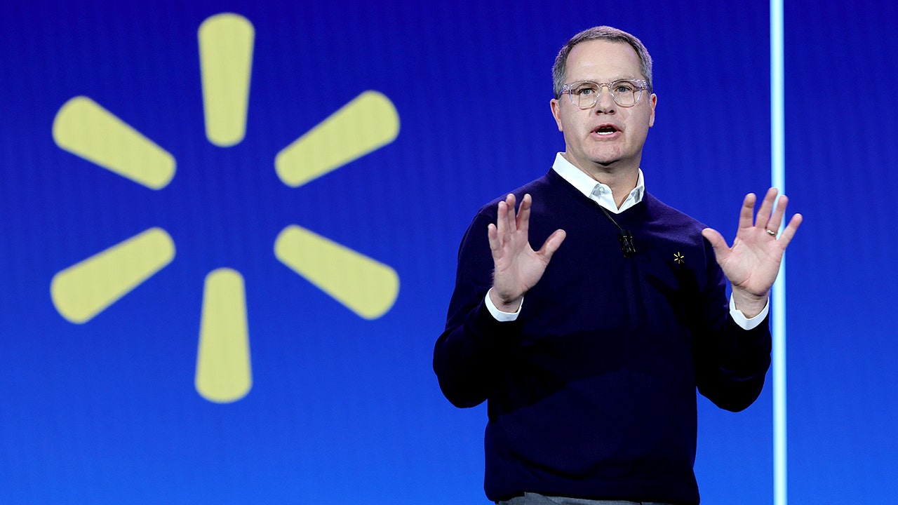 Walmart CEO says AI will change all work in the shopping market