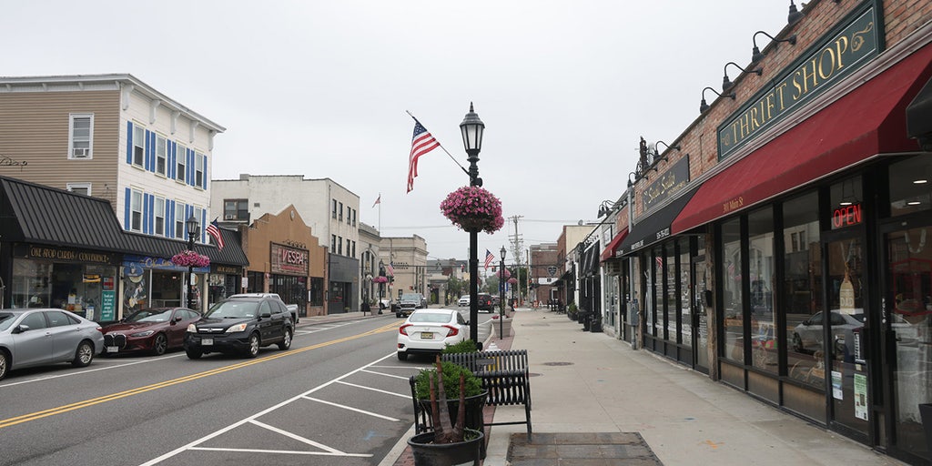 https://a57.foxnews.com/static.foxbusiness.com/foxbusiness.com/content/uploads/2025/09/1024/512/small-business-storefronts-street.jpg?ve=1&tl=1