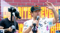 Portnoy hosts ‘One Bite’ pizza fest for more than 10,000 people in New York City
