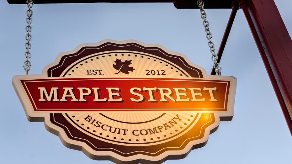 Cracker Barrel-owned chain closes 14 locations