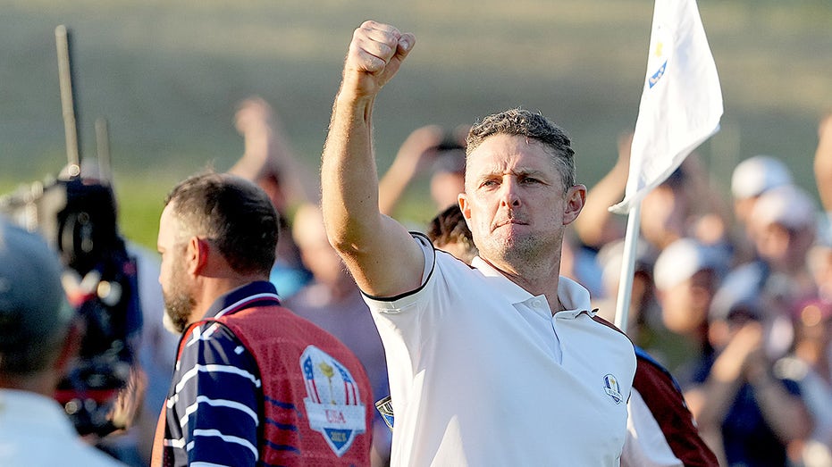 Justin Rose fist pumps