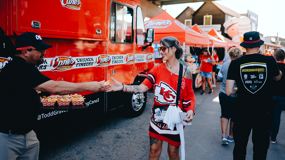 Raising Cane's passes out meals