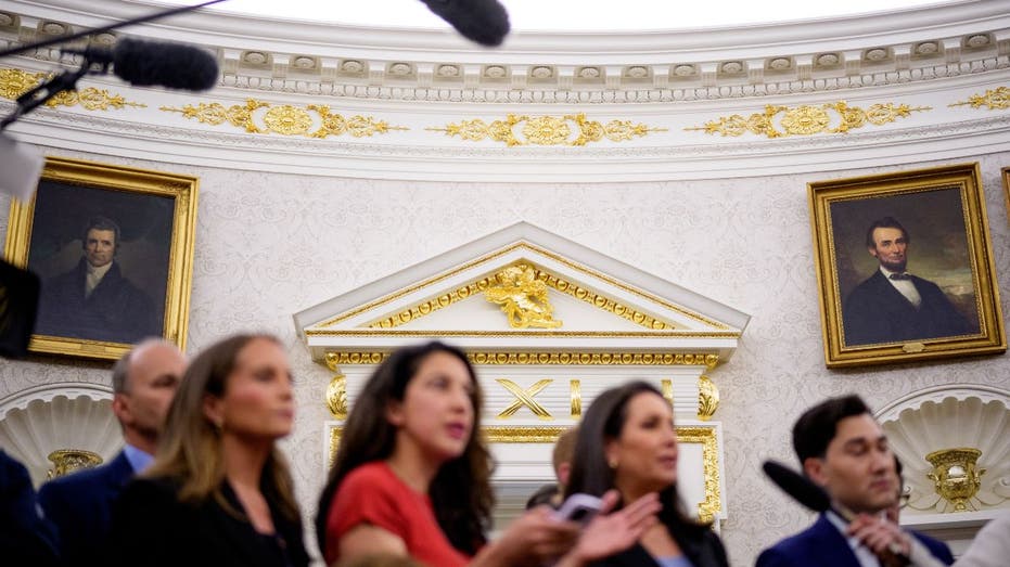 Gold Details in Oval Office