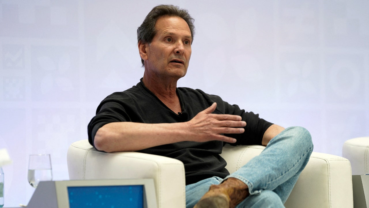 Verizon names former PayPal boss Dan Schulman as CEO