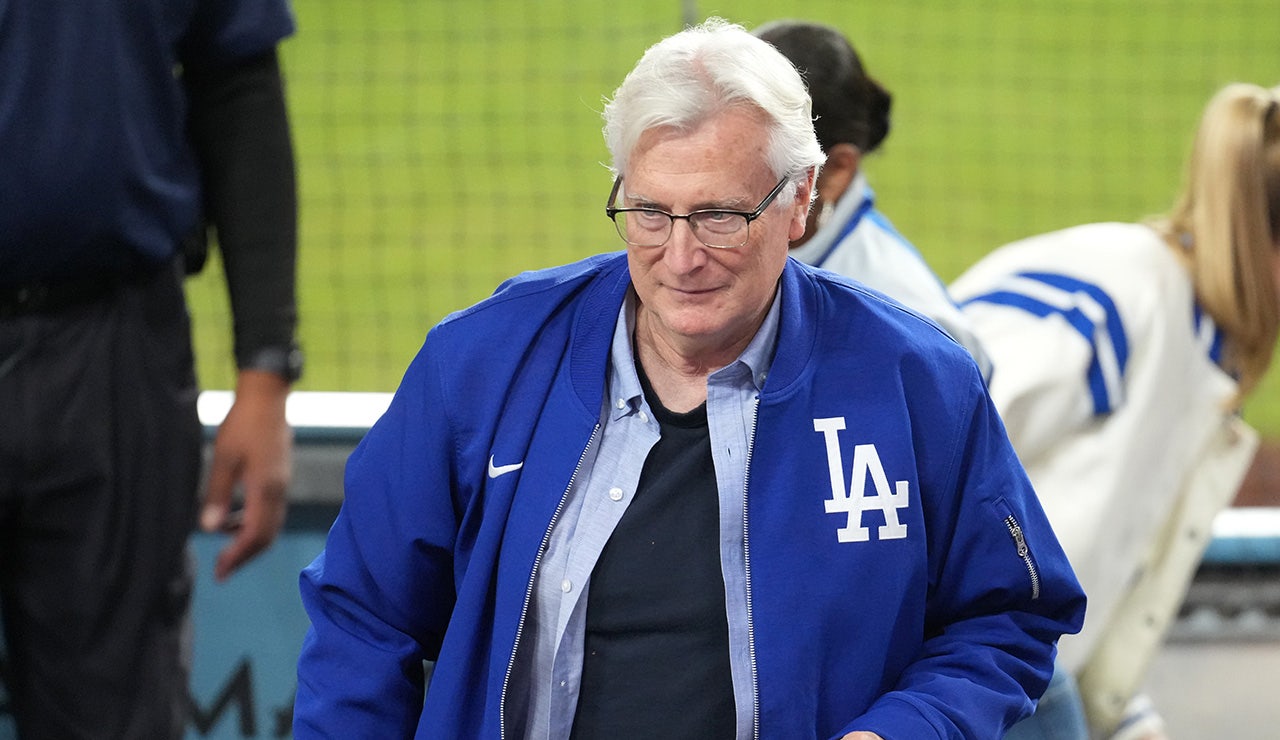 Dodgers chairman Mark Walter becomes Lakers’ majority owner as sale becomes official Dodgers chairman Mark Walter becomes Lakers’ majority owner as sale becomes official