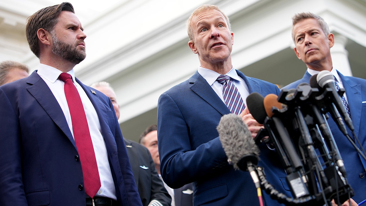 Largest US airlines raise pressure on Dems to ‘pass a clean CR’ and end shutdown Largest US airlines raise pressure on Dems to ‘pass a clean CR’ and end shutdown