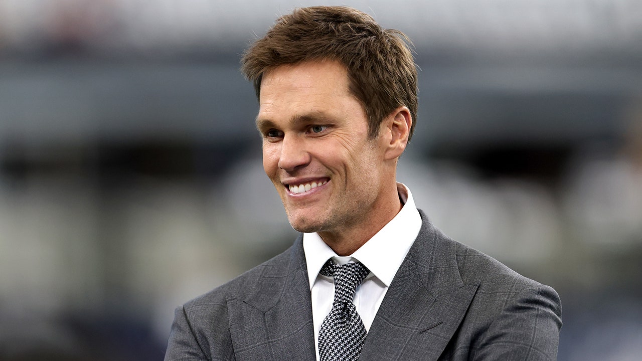 Tom Brady partners with robotic massage company, touts AI tech: ‘I want this to be in every locker room’