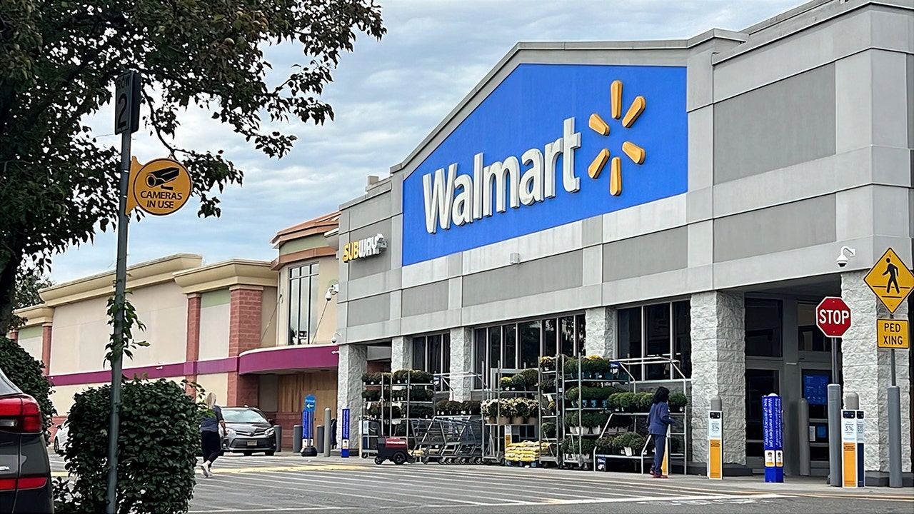 Walmart stops hiring H-1B visa workers due to Trump’s 0,000 fee policy
