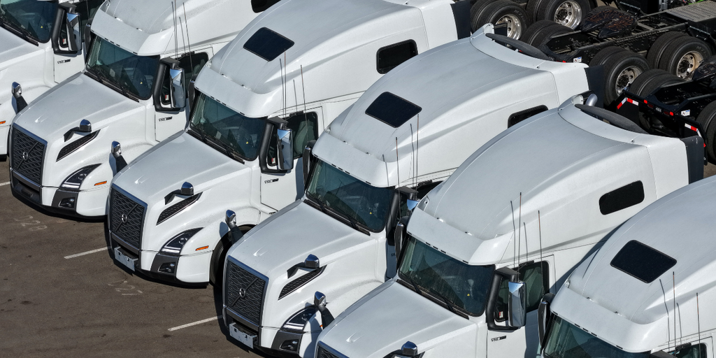 Trump Sets 25% Tariff on Imports of Medium and Heavy-Duty Trucks Starting 2025