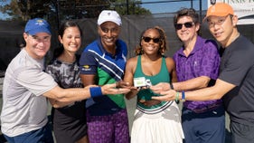 Golf legend helps City Harvest raise funds to tackle hunger in New York - Fox Business News