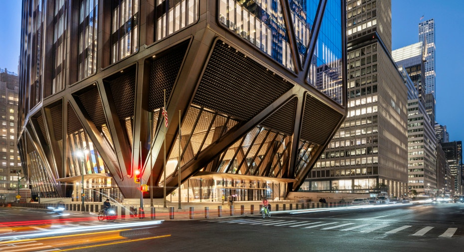 Street view of The lobby of JPMorgan Chase's new global headquarters.