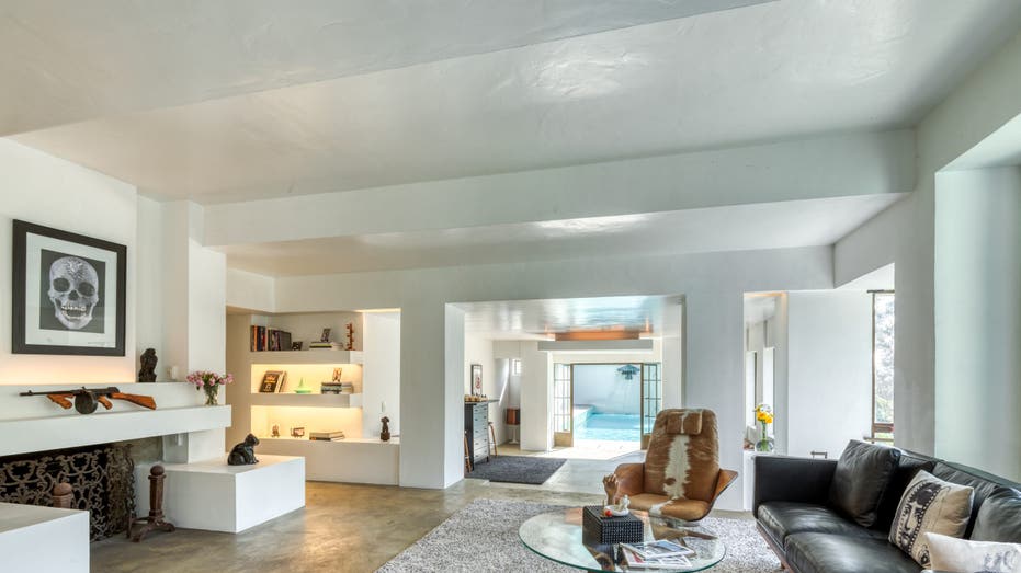 Photos of 2255 Verde Oak Drive, Los Angeles, CA.