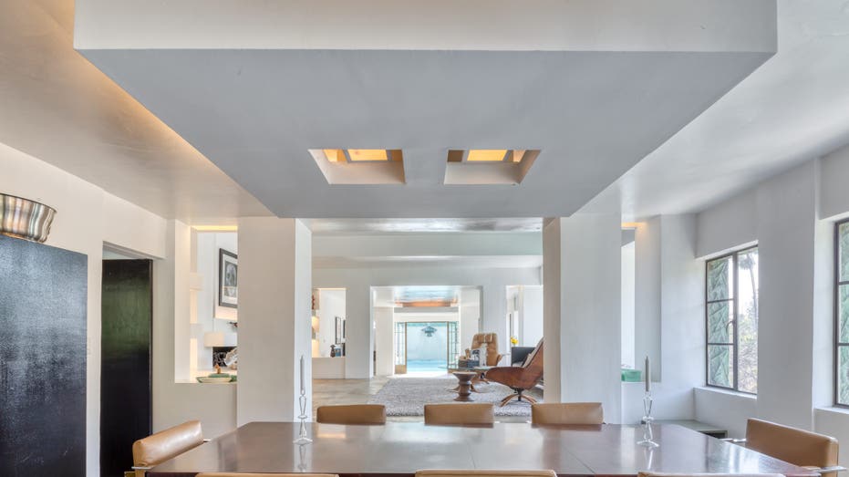 Interior photo of 2255 verde oak drive, los angeles, ca