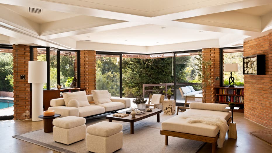 Interior living room photos of 14148 Rustic Ln Pacific Paisades