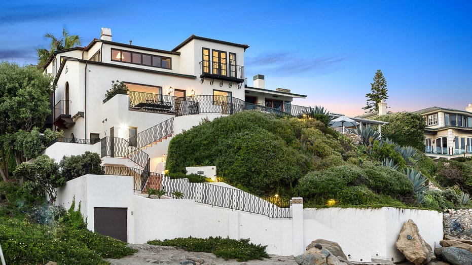 Outside photo of 989 Cliff Drive, Laguna Beach, CA.