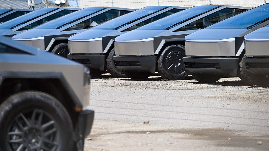 Tesla Cybertrucks