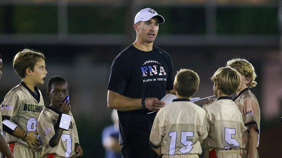 Drew Brees talks to kids