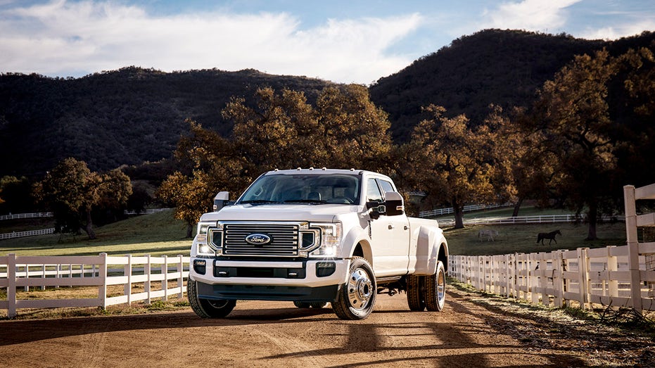A Ford 450 superduty truck parked outside.