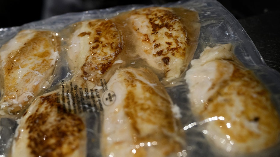 This photograph shows food being cooked in low-temperature and long-time cooking.
