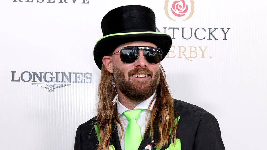 Jayson Werth looks on