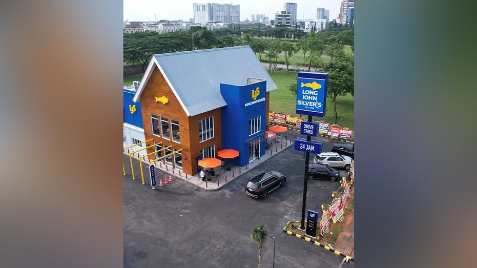 A Long John Silver's is pictured here.