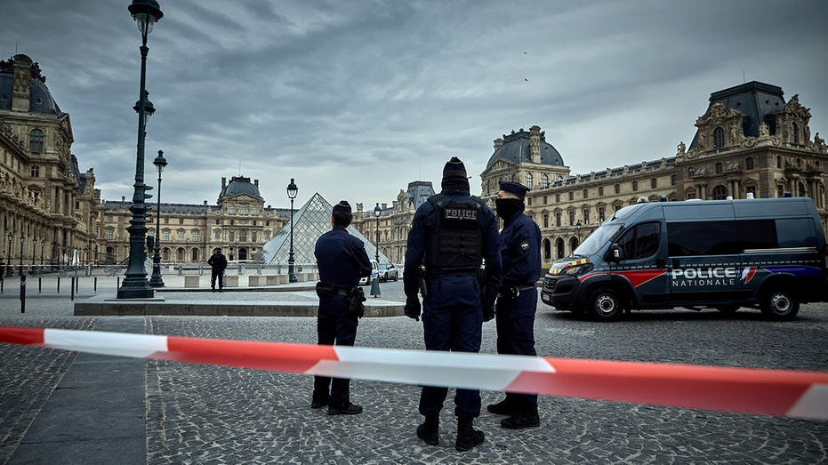 French police sign at the entrance to the Louvre Museum