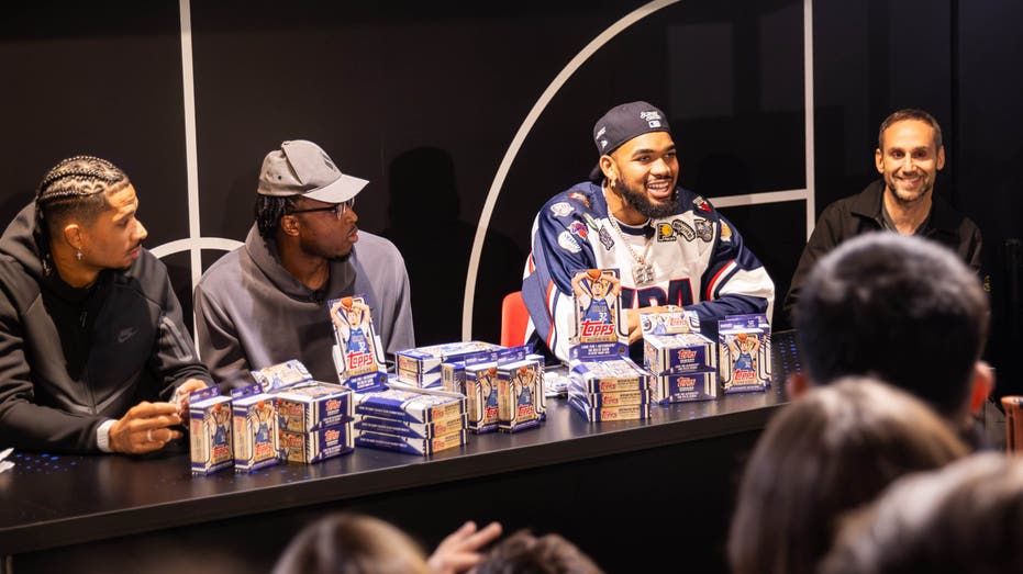 Knicks players field questions at Topps event