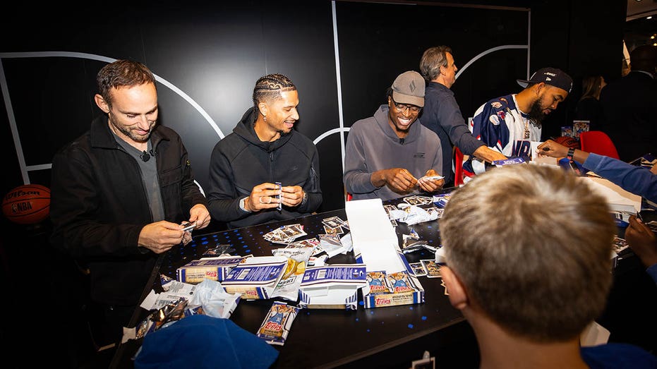 Knicks players open packs at Topps Basketball launch