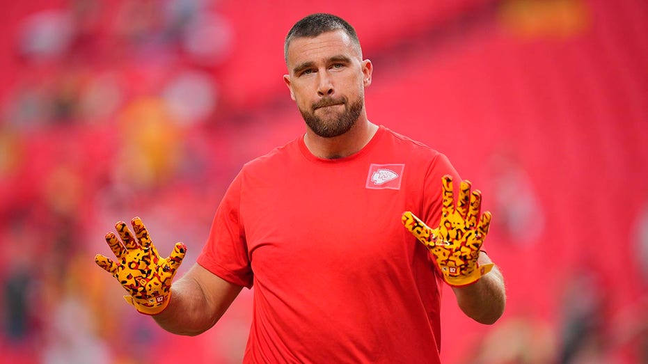 Travis Kelce looks on field