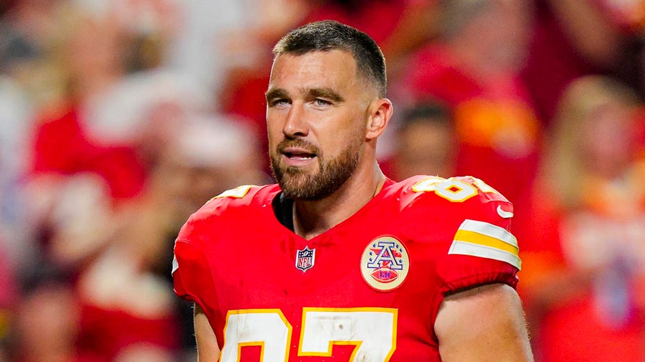 Travis Kelce looks on field