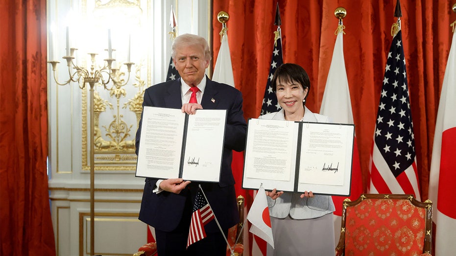 US President Donald Trump, left, and Sanae Takaichi, Japan's prime minister