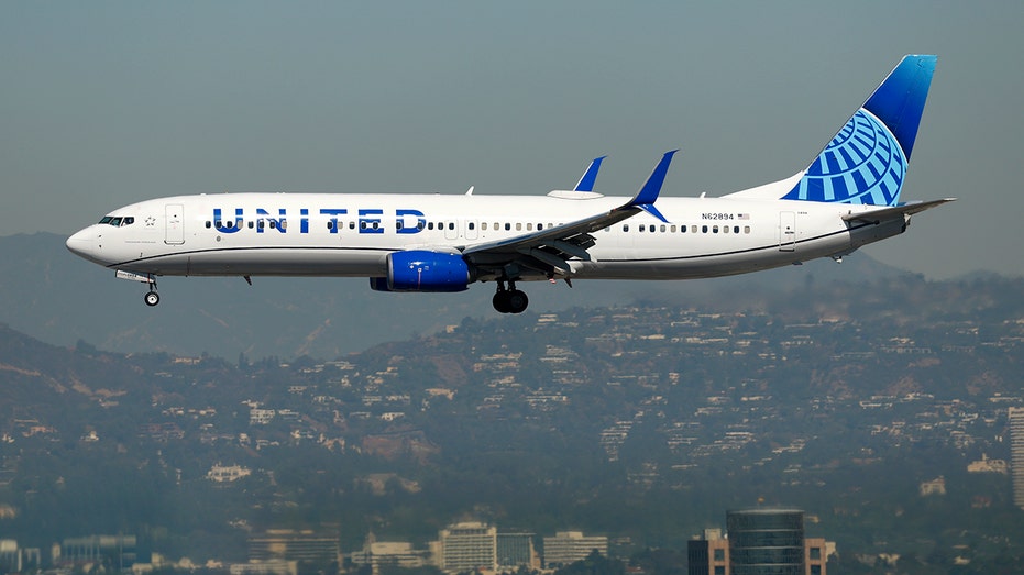 United Airlines plane makes landing in Los Angeles, California
