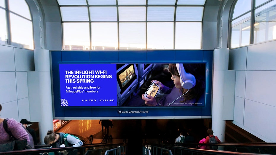 Unites Airlines Starlink sign