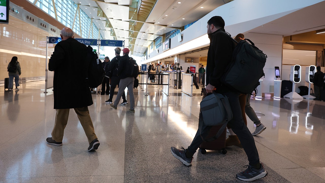 How the government shutdown will affect international flights How the government shutdown will affect international flights