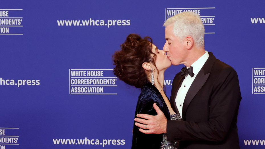 Bill Ackman and his wife Neri Oxman share a kiss on the red carpet of the 2025 White House Correspondents' Association Dinner