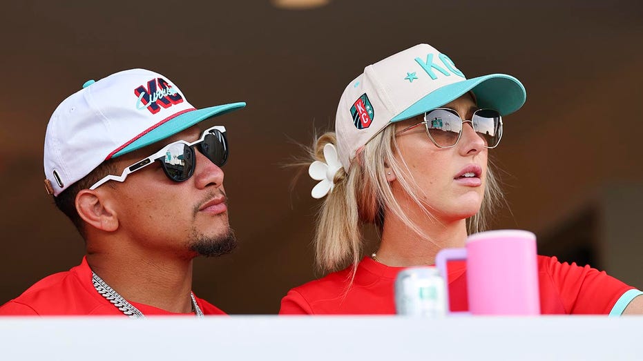 Patrick and Brittany Mahomes watch game