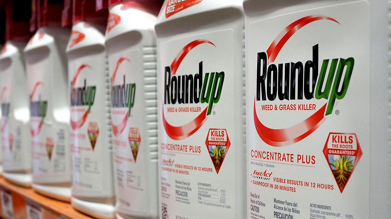 Bayer proposes .25B plan to settle Roundup cancer lawsuits Bayer proposes .25B plan to settle Roundup cancer lawsuits