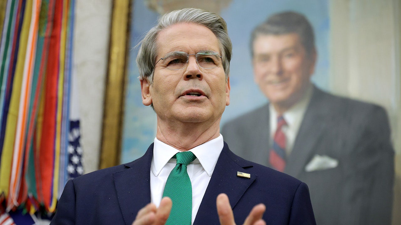 Bessent expects taxpayers will see ‘very large’ tax refunds early next year Bessent expects taxpayers will see ‘very large’ tax refunds early next year