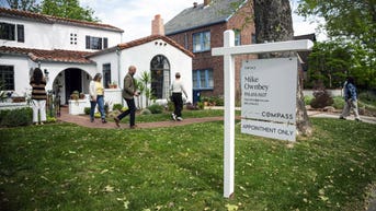 Mortgage rates slip, sticking near 2025 lows - Fox News