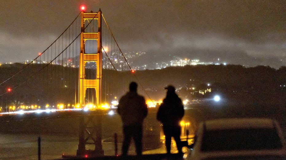 People looking at San Francisco skyline during blackout