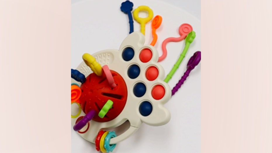 Yetonamr pull string teething toy. 