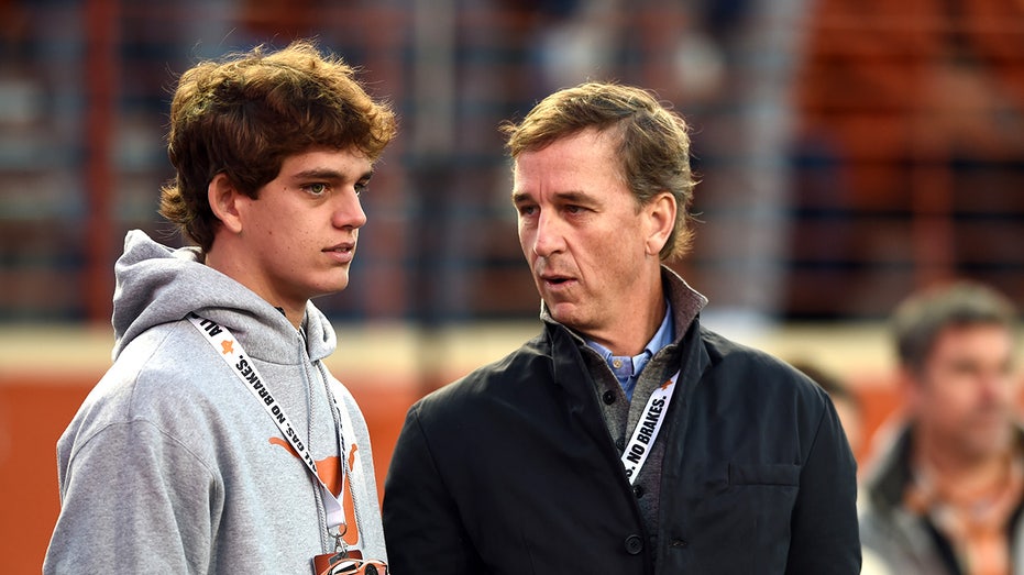 Arch and Cooper Manning