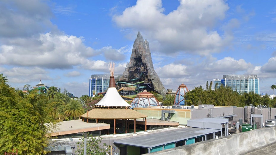 universal-volcano-bay-