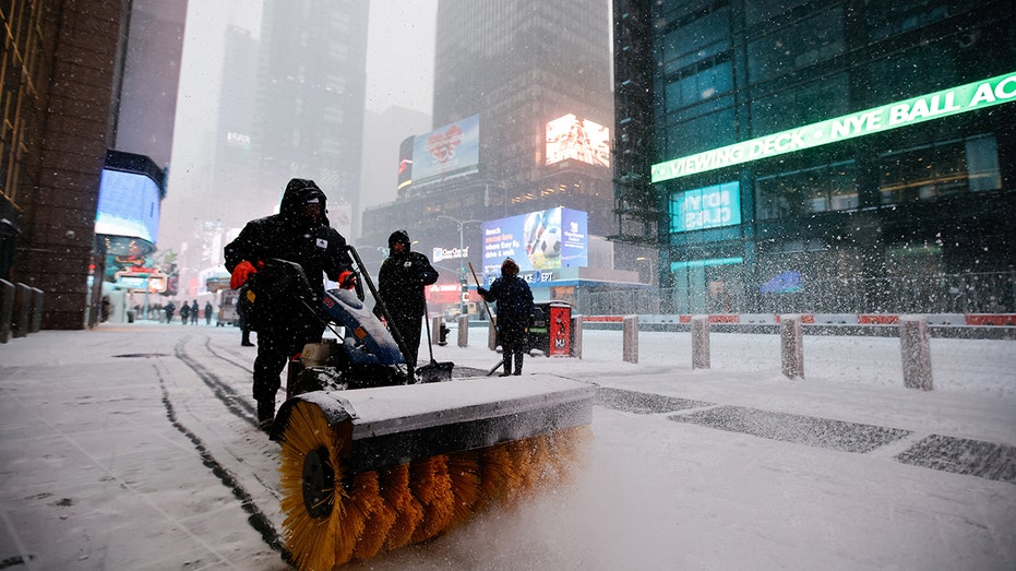Major winter storm spreads across a large swath of the United States