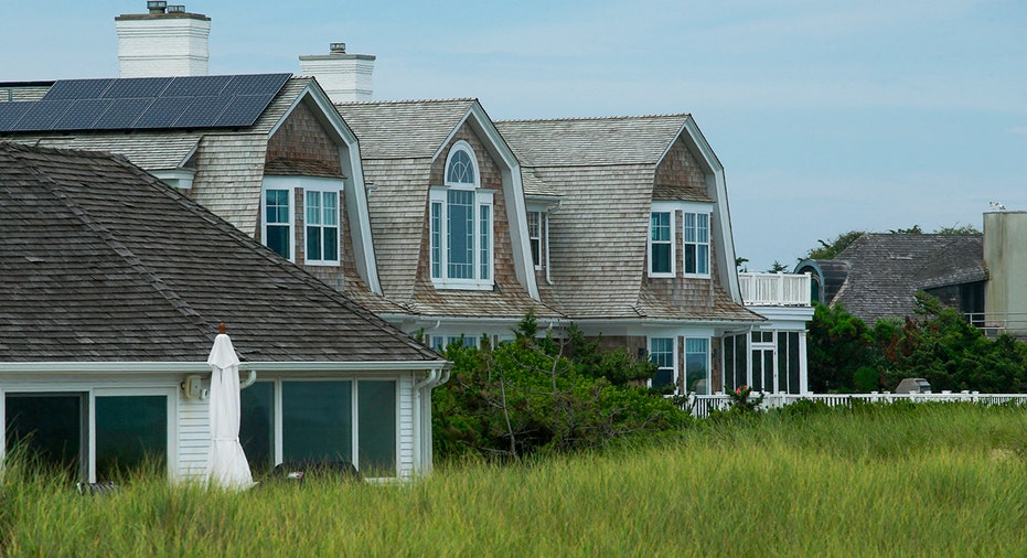 Hampton homes with green grass
